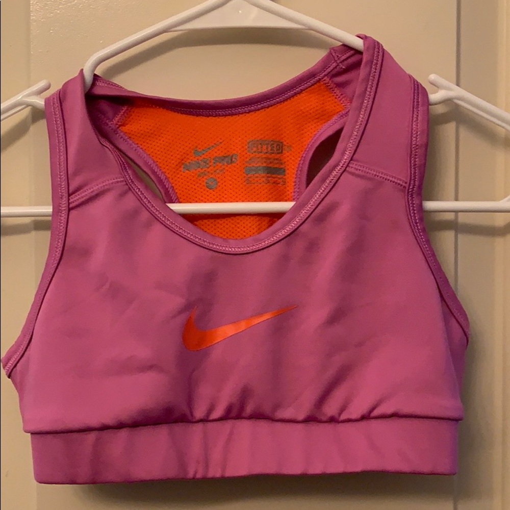 ✨3 fore $25✨ Nike Sports Bra